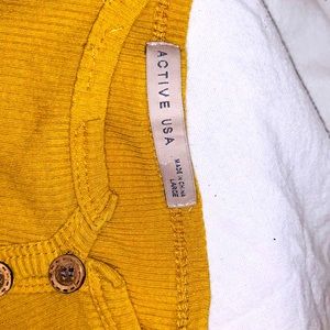 Ribbed crop scoop tank top